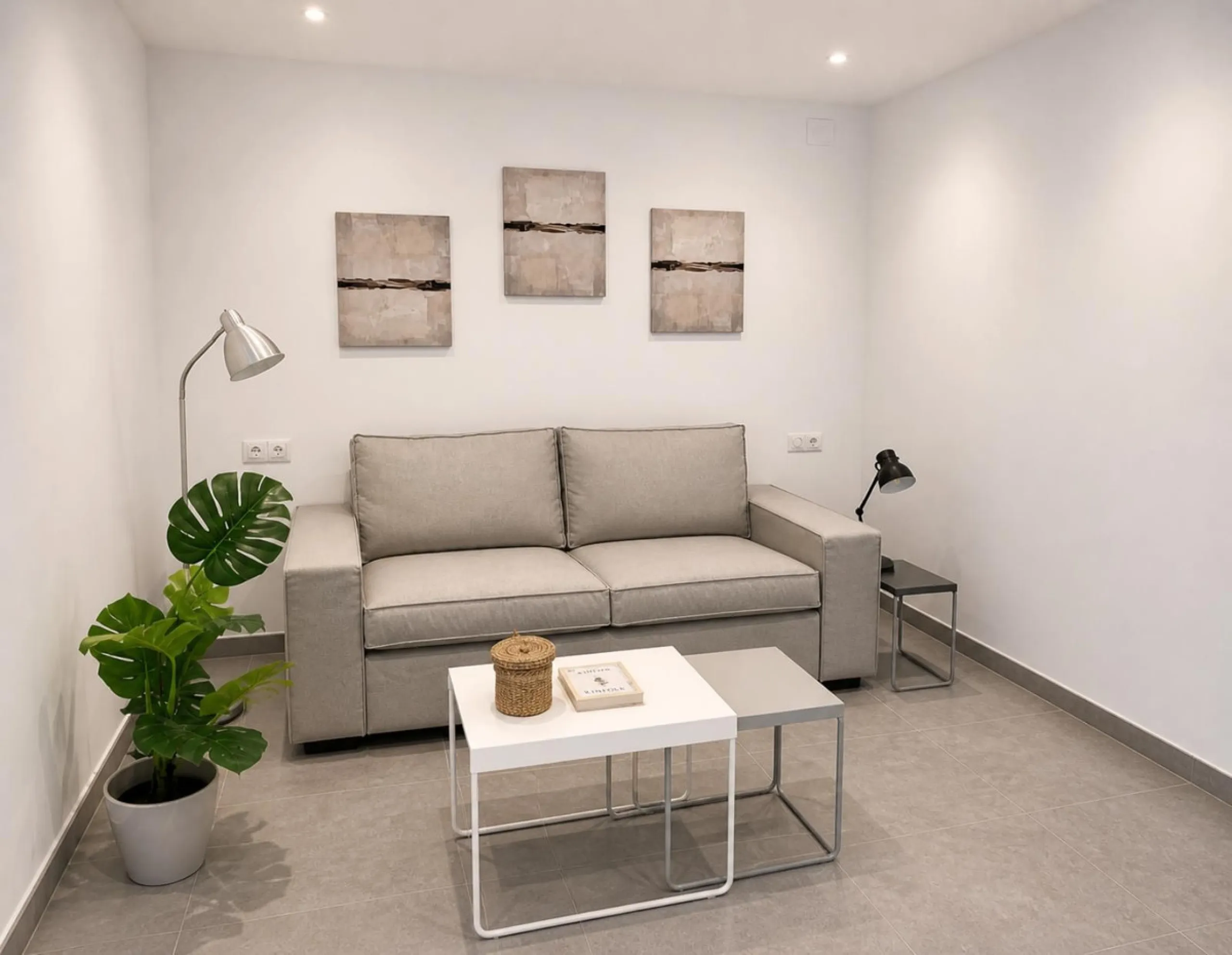 Investment Opportunity – Apartment Divided into 4 Independent Studios with Tourist Licence