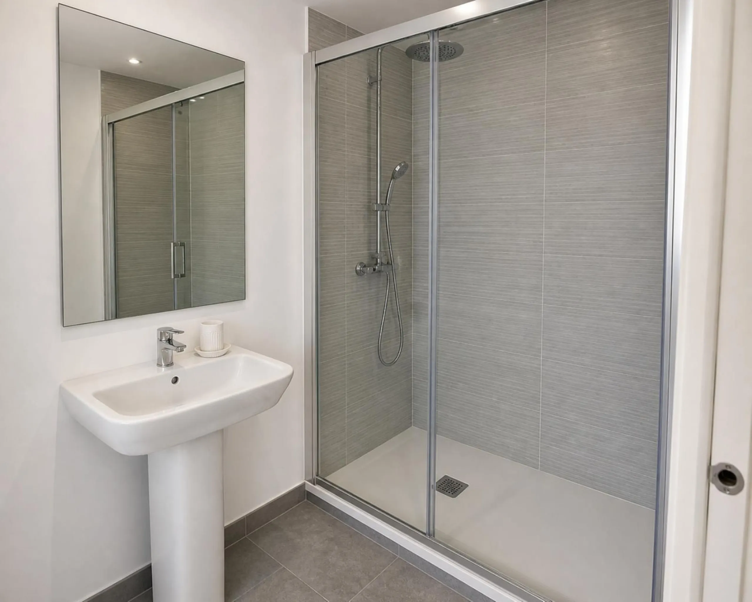 Investment Opportunity – Apartment Divided into 4 Independent Studios with Tourist Licence