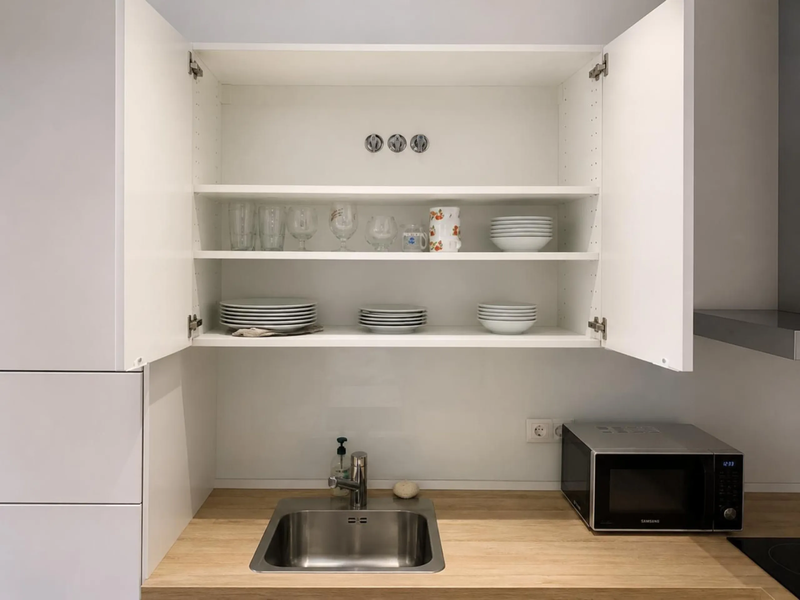 Investment Opportunity – Apartment Divided into 4 Independent Studios with Tourist Licence
