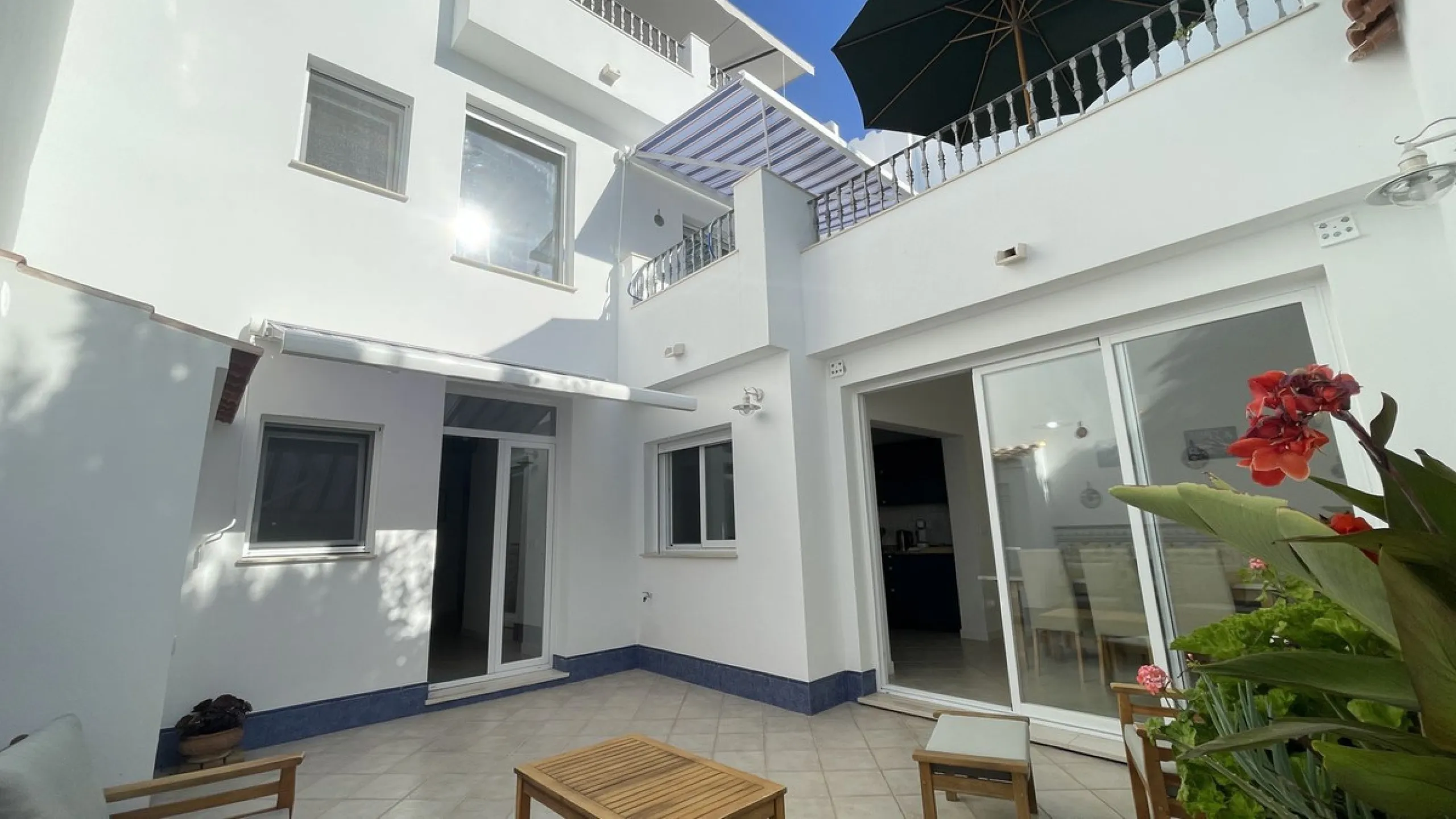 House - Townhouse в продаже в Alhaurín el Grande, Málaga. В доме 5 спален и 3 ванных комнат. Площадь дома 296 м²