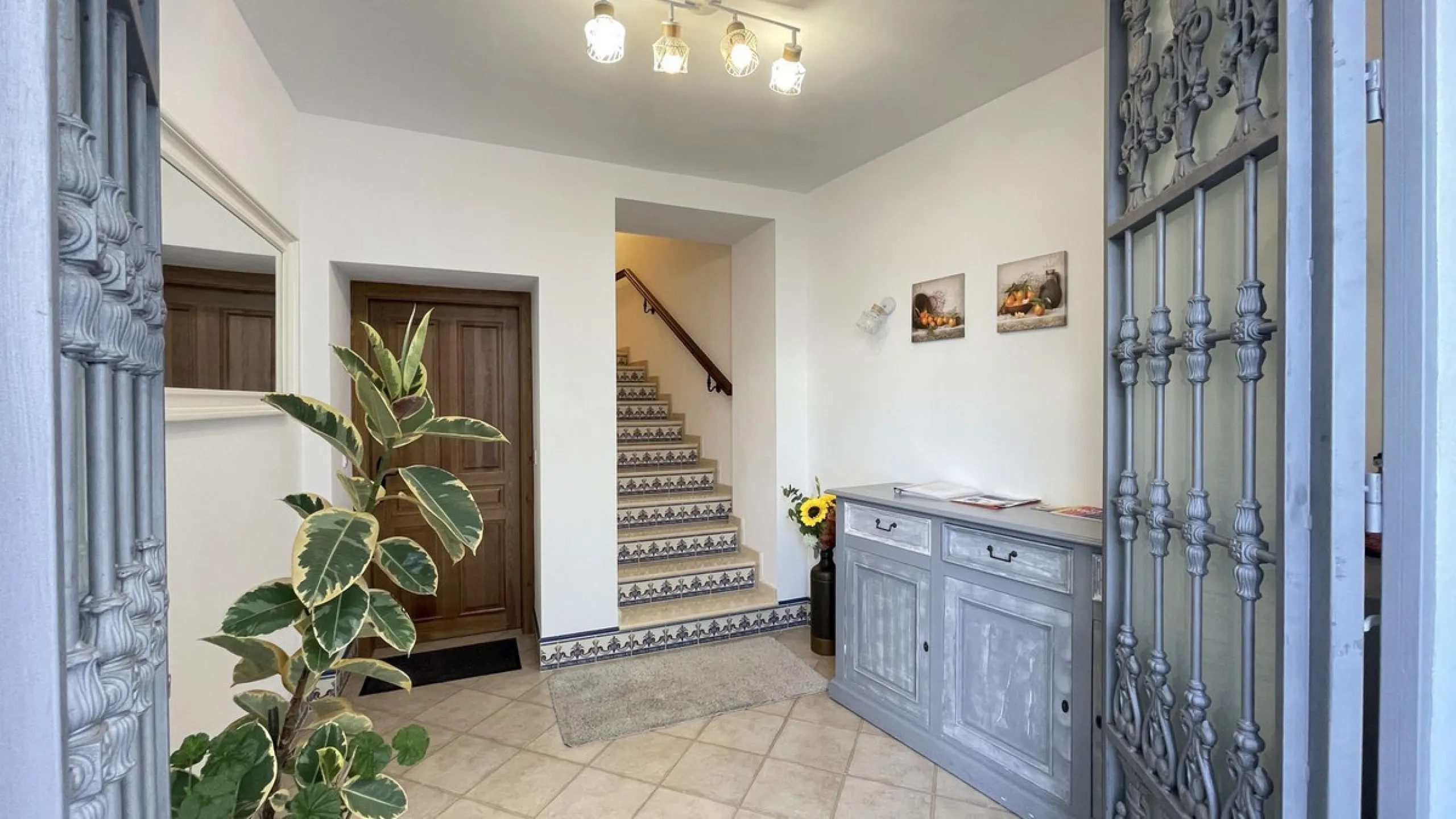 House - Townhouse в продаже в Alhaurín el Grande, Málaga. В доме 5 спален и 3 ванных комнат. Площадь дома 296 м²