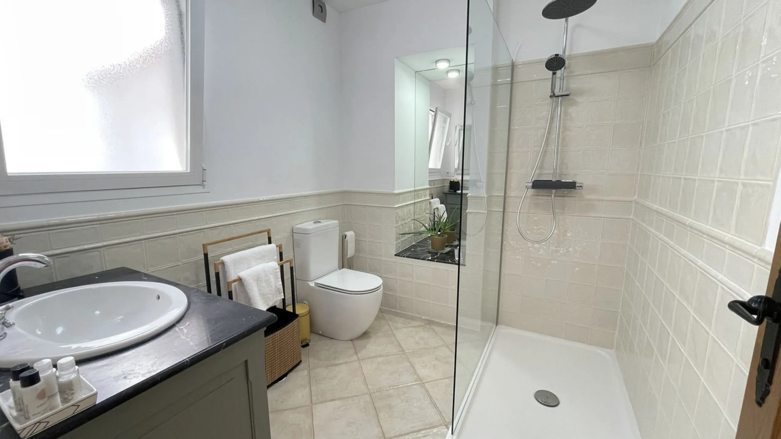 House - Townhouse в продаже в Alhaurín el Grande, Málaga. В доме 5 спален и 3 ванных комнат. Площадь дома 296 м²
