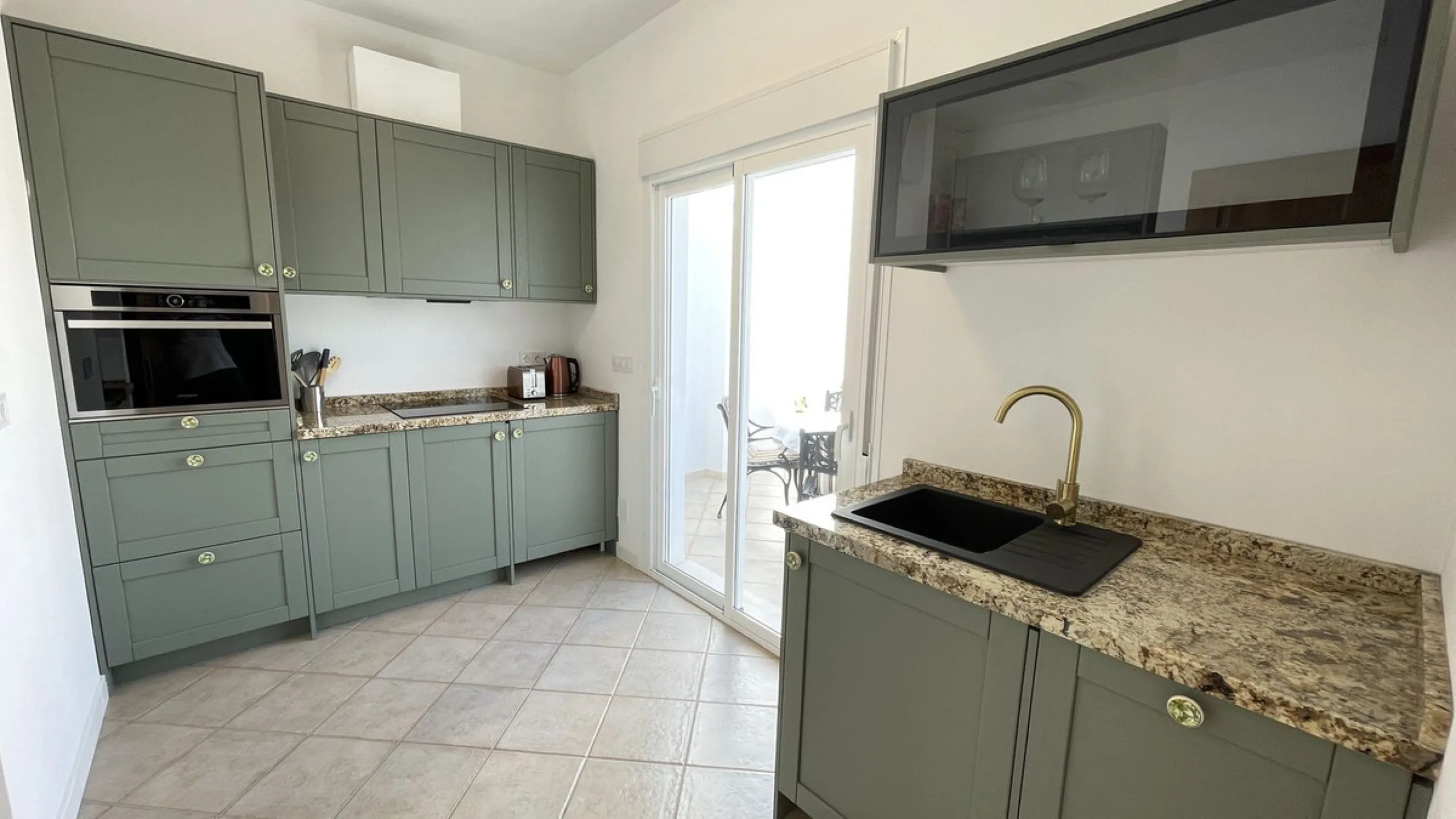 House - Townhouse в продаже в Alhaurín el Grande, Málaga. В доме 5 спален и 3 ванных комнат. Площадь дома 296 м²