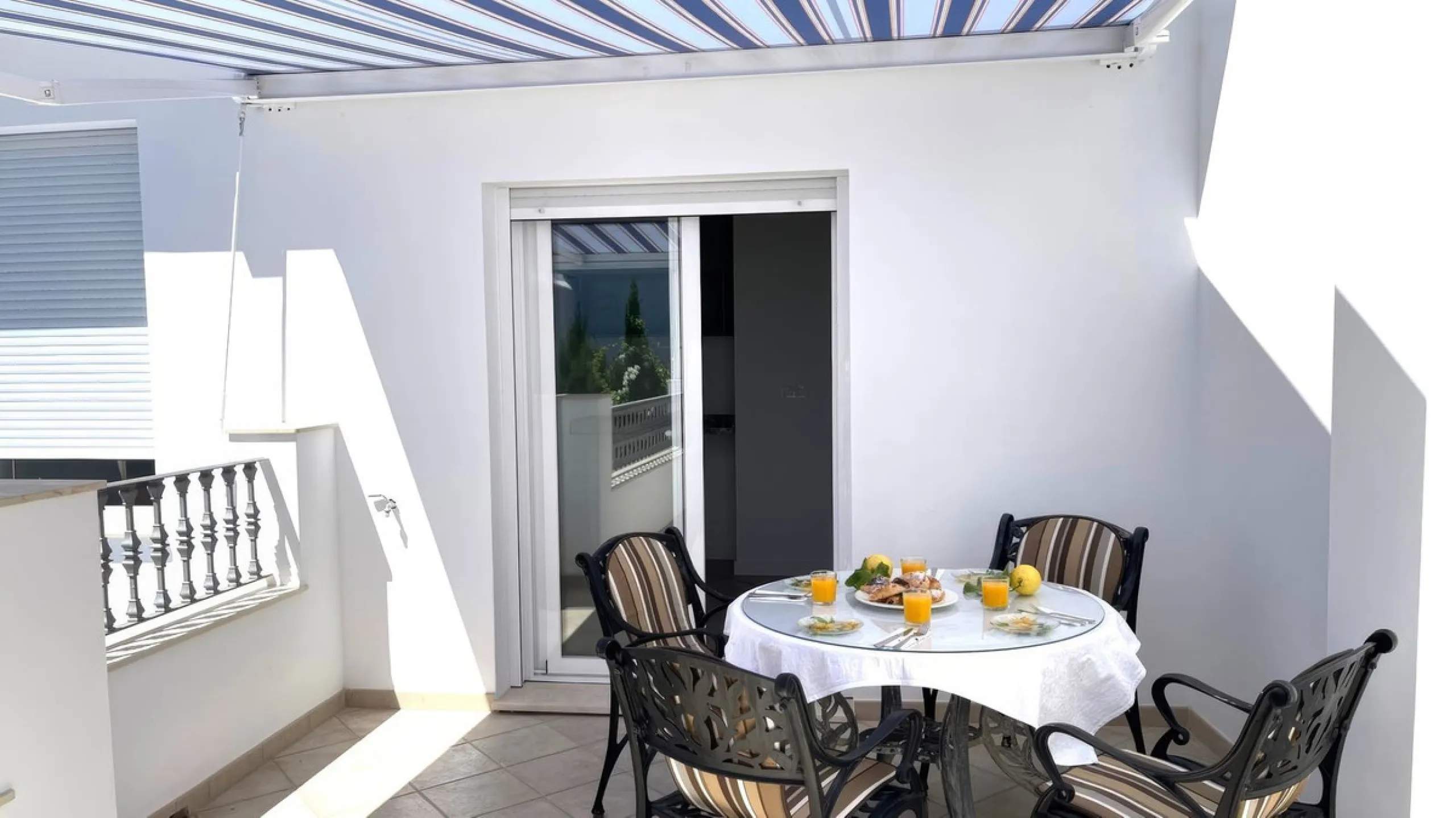 House - Townhouse в продаже в Alhaurín el Grande, Málaga. В доме 5 спален и 3 ванных комнат. Площадь дома 296 м²