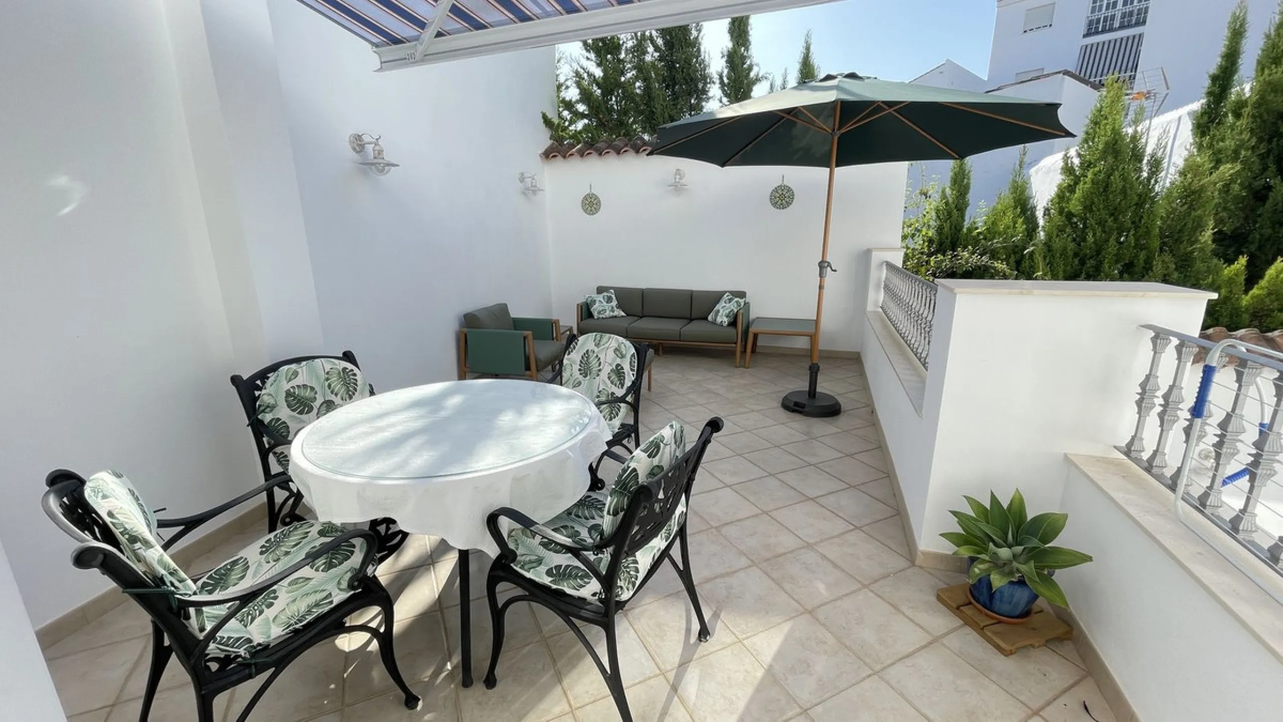 House - Townhouse в продаже в Alhaurín el Grande, Málaga. В доме 5 спален и 3 ванных комнат. Площадь дома 296 м²