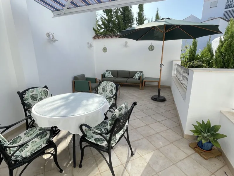 House - Townhouse в продаже в Alhaurín el Grande, Málaga. В доме 5 спален и 3 ванных комнат. Площадь дома 296 м²