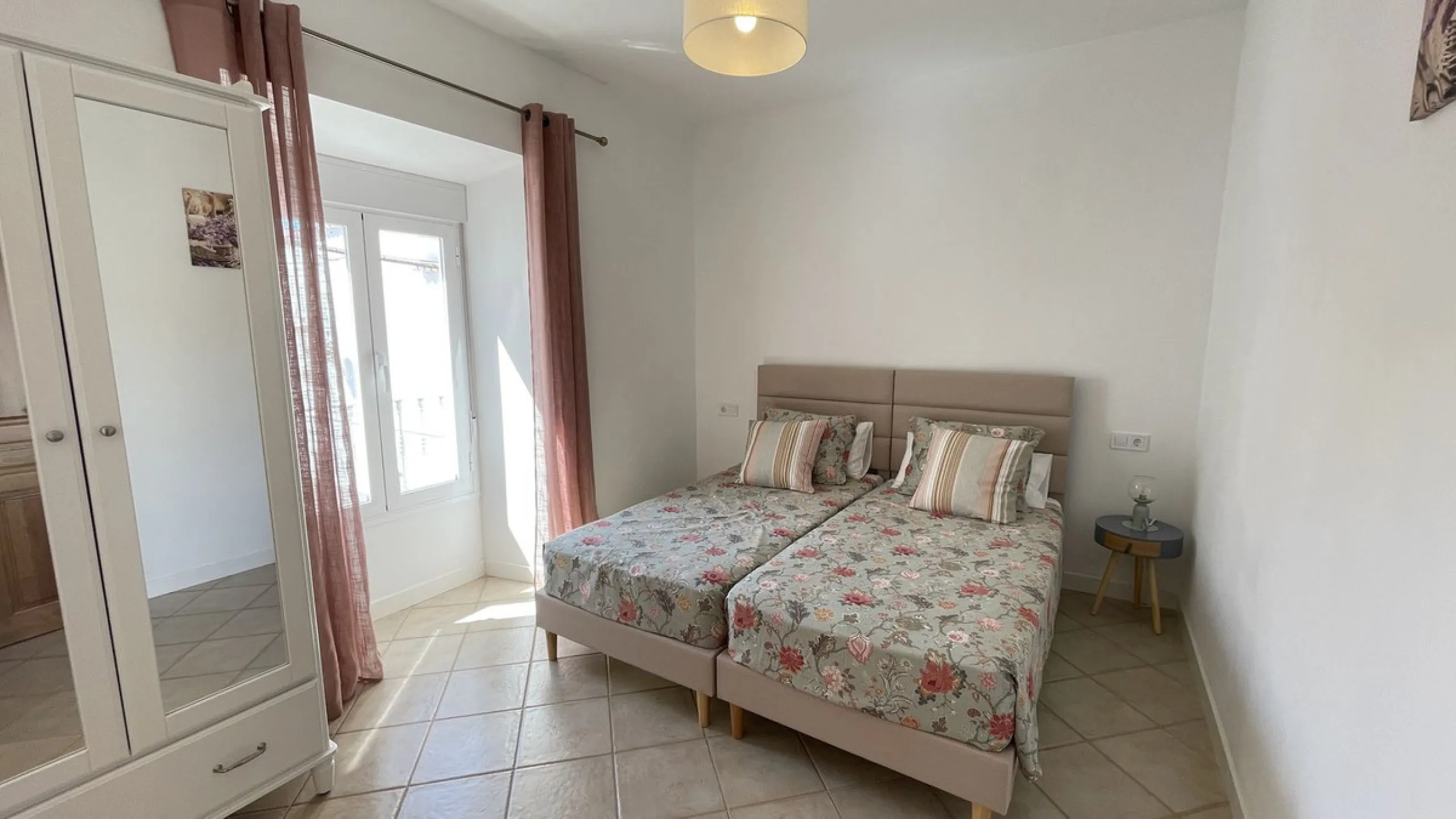 House - Townhouse в продаже в Alhaurín el Grande, Málaga. В доме 5 спален и 3 ванных комнат. Площадь дома 296 м²