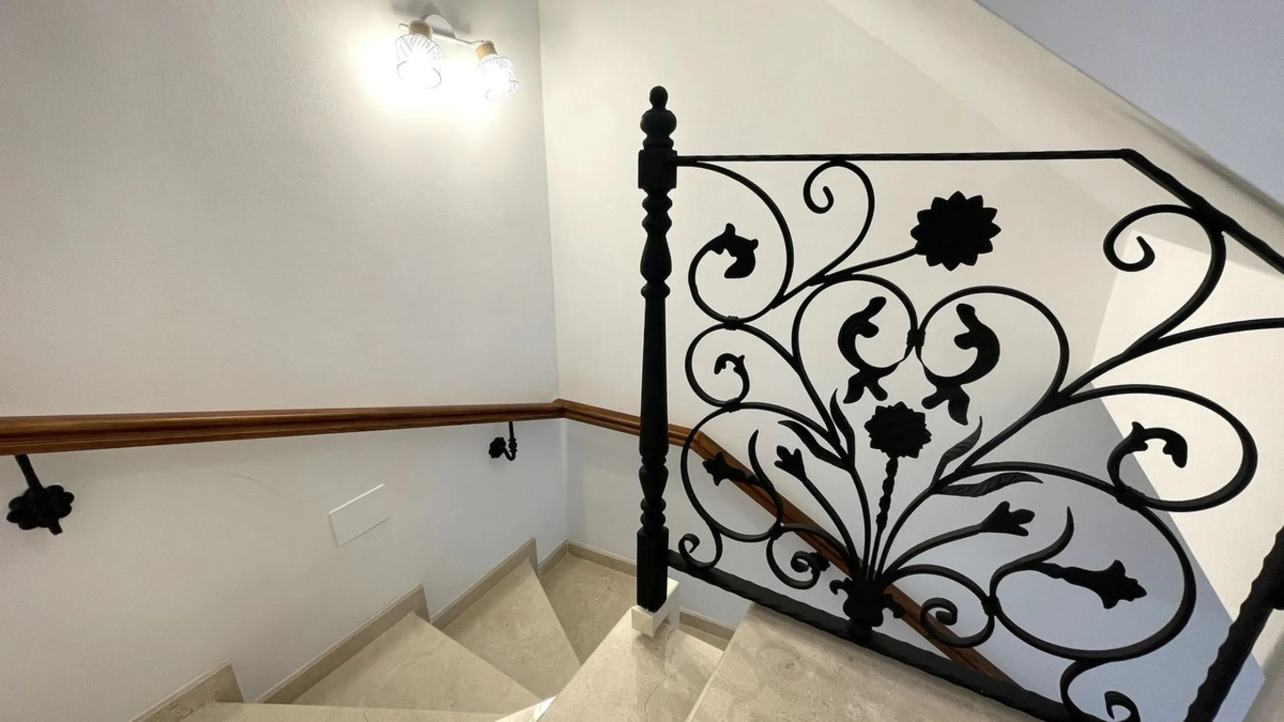 House - Townhouse в продаже в Alhaurín el Grande, Málaga. В доме 5 спален и 3 ванных комнат. Площадь дома 296 м²