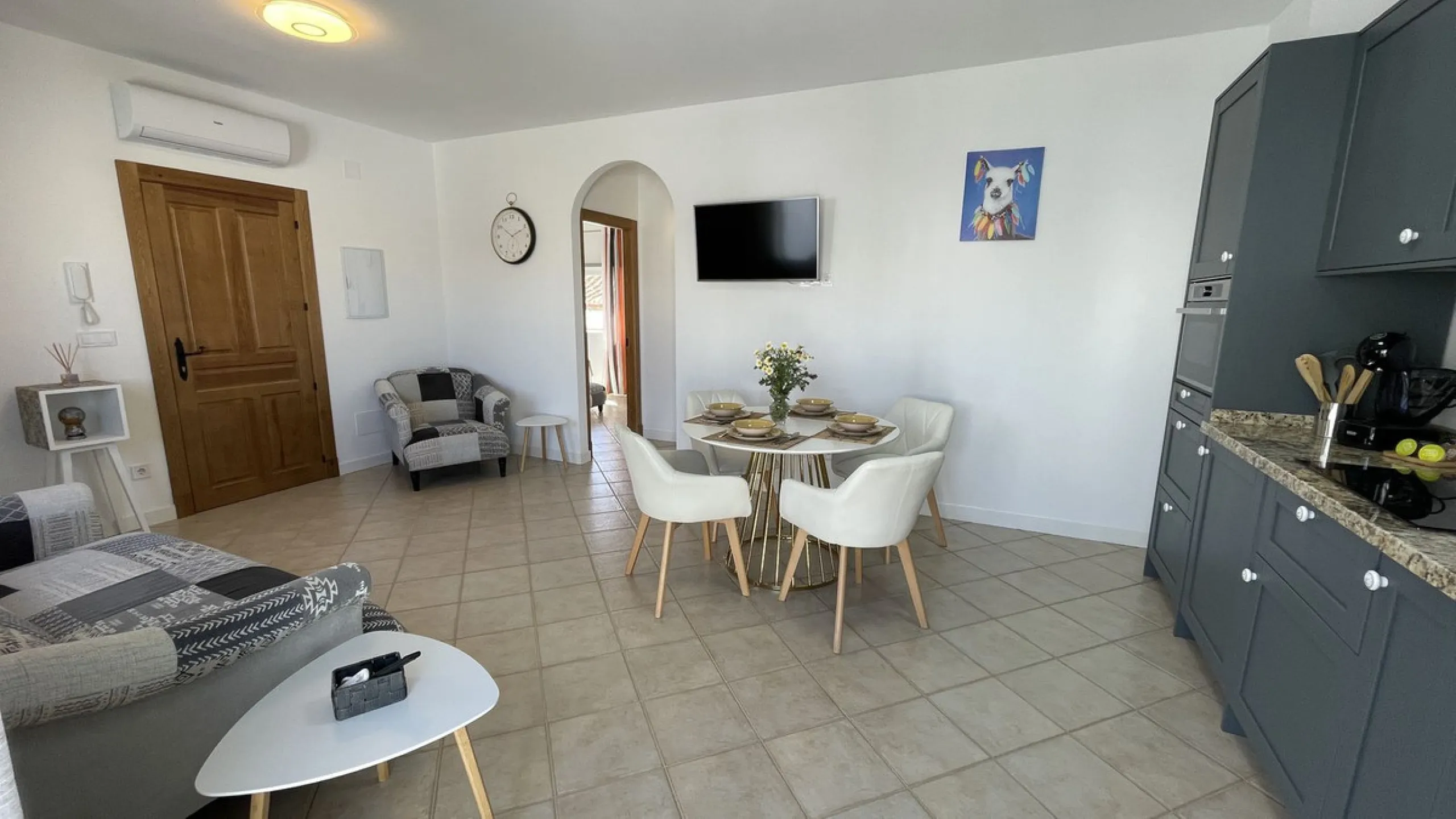 House - Townhouse в продаже в Alhaurín el Grande, Málaga. В доме 5 спален и 3 ванных комнат. Площадь дома 296 м²