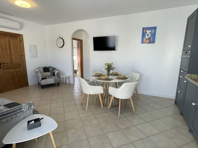 House - Townhouse в продаже в Alhaurín el Grande, Málaga. В доме 5 спален и 3 ванных комнат. Площадь дома 296 м²