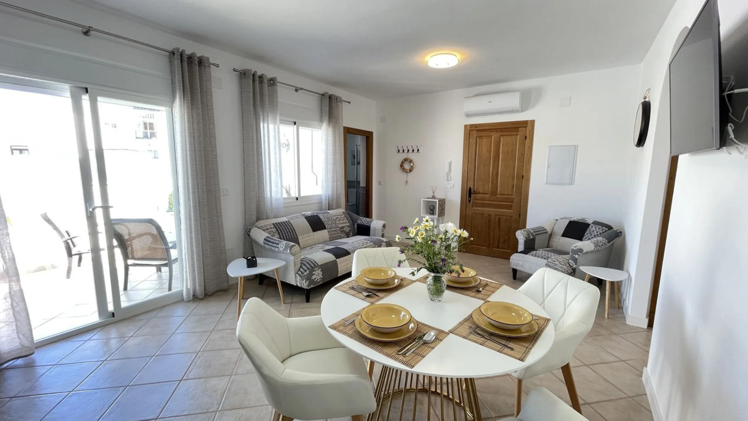 House - Townhouse в продаже в Alhaurín el Grande, Málaga. В доме 5 спален и 3 ванных комнат. Площадь дома 296 м²