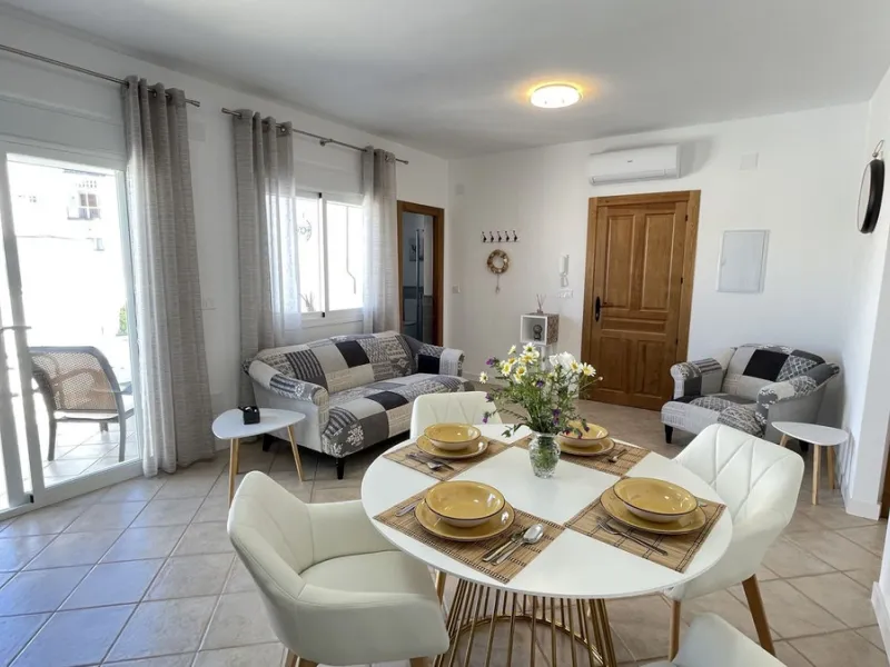 House - Townhouse в продаже в Alhaurín el Grande, Málaga. В доме 5 спален и 3 ванных комнат. Площадь дома 296 м²
