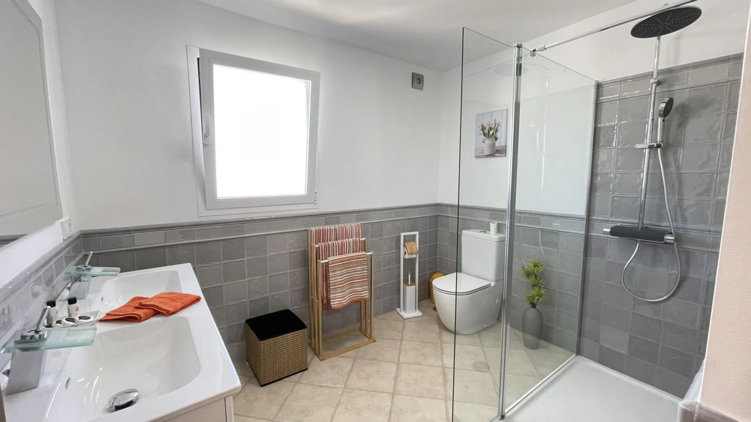 House - Townhouse в продаже в Alhaurín el Grande, Málaga. В доме 5 спален и 3 ванных комнат. Площадь дома 296 м²
