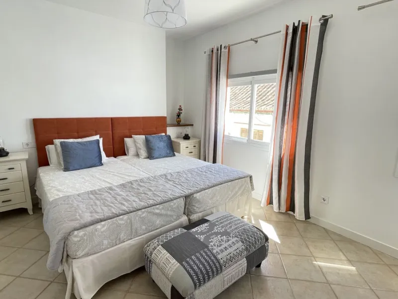House - Townhouse в продаже в Alhaurín el Grande, Málaga. В доме 5 спален и 3 ванных комнат. Площадь дома 296 м²