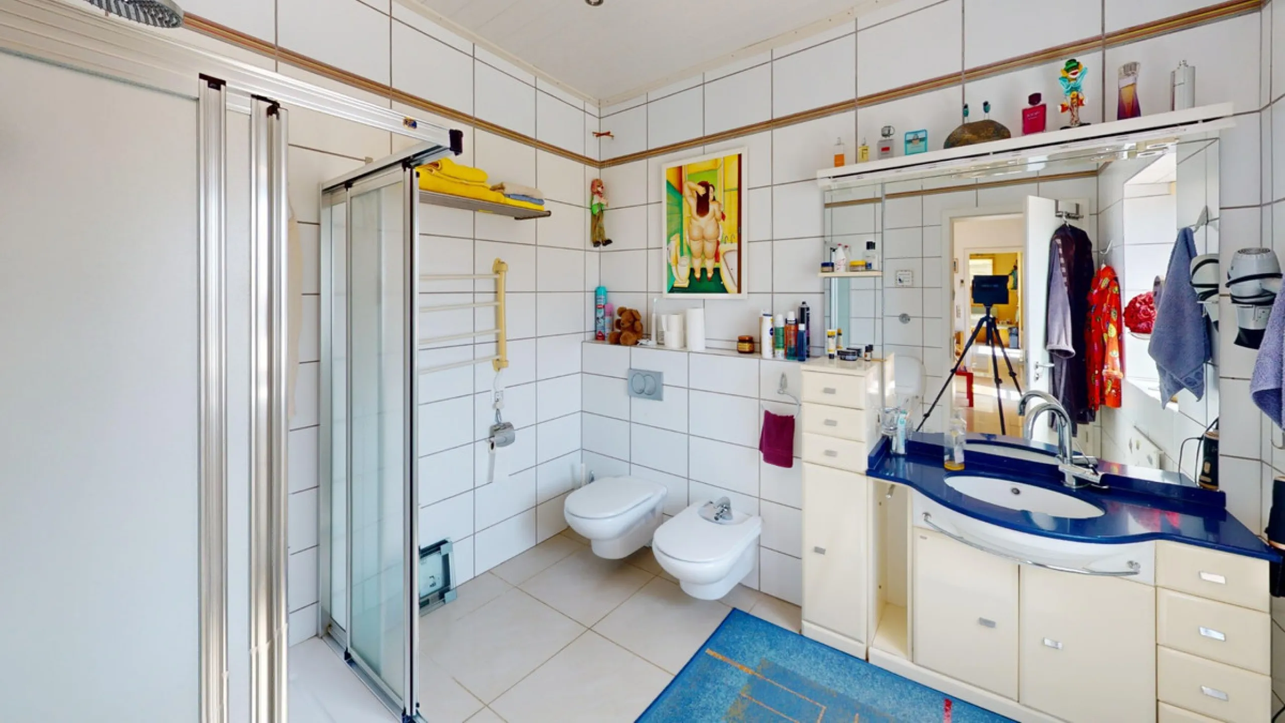 Stunning Villa Below Frigiliana for Sale. This impressive villa, nestled below Frigiliana, offers two separate living units across two floors, each with its own driveway and privacy. The upper unit spans 150 m2 and features a spacious open-plan living and