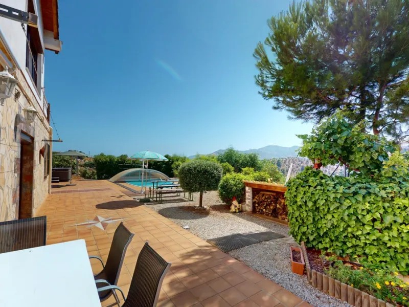 Stunning Villa Below Frigiliana for Sale. This impressive villa, nestled below Frigiliana, offers two separate living units across two floors, each with its own driveway and privacy. The upper unit spans 150 m2 and features a spacious open-plan living and