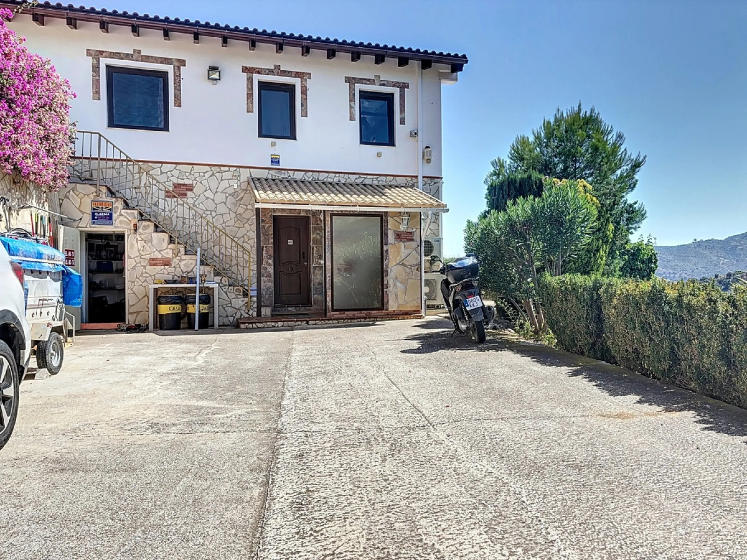 Stunning Villa Below Frigiliana for Sale. This impressive villa, nestled below Frigiliana, offers two separate living units across two floors, each with its own driveway and privacy. The upper unit spans 150 m2 and features a spacious open-plan living and