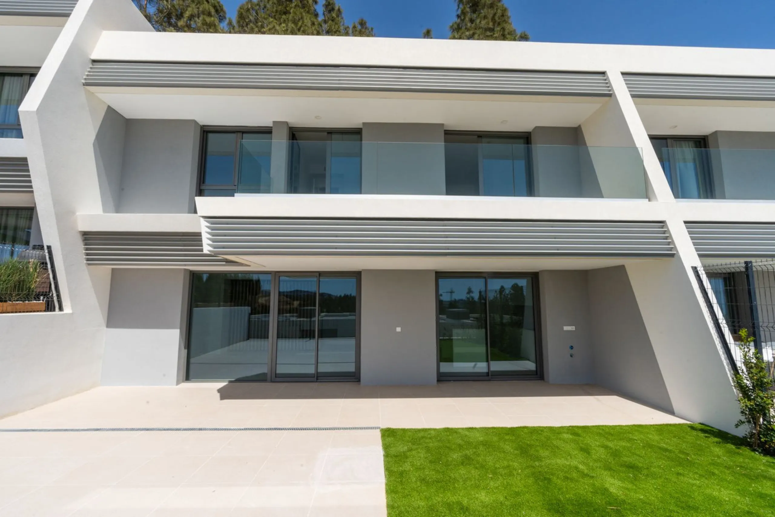 Brand new stunning 3 bedroom house in Eden Resort & Club, phase II, with panoramic sea views from every room and within walking distance of the beach. This luxury property is distributed over 3 levels featuring 3 spacious bedrooms with spectacular sea and