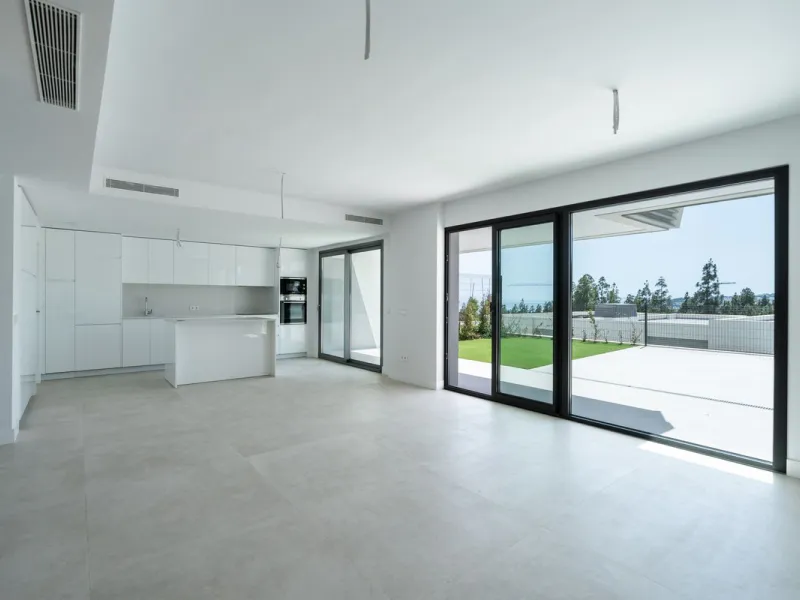 Brand new stunning 3 bedroom house in Eden Resort & Club, phase II, with panoramic sea views from every room and within walking distance of the beach. This luxury property is distributed over 3 levels featuring 3 spacious bedrooms with spectacular sea and