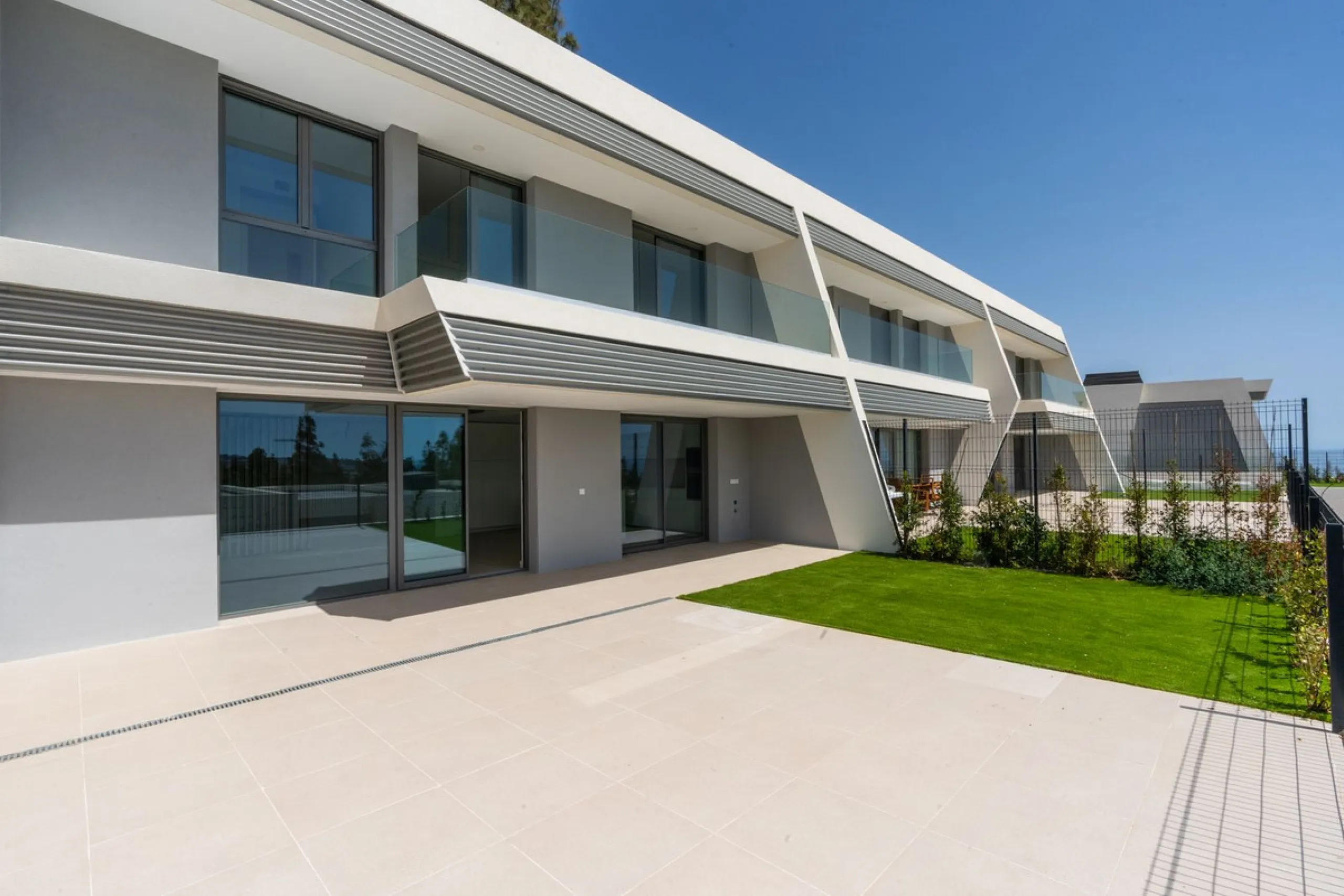 Brand new stunning 3 bedroom house in Eden Resort & Club, phase II, with panoramic sea views from every room and within walking distance of the beach. This luxury property is distributed over 3 levels featuring 3 spacious bedrooms with spectacular sea and