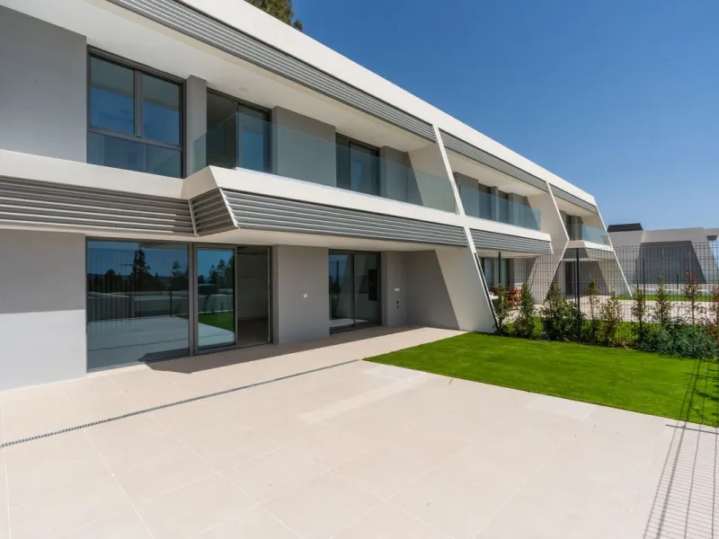 Brand new stunning 3 bedroom house in Eden Resort & Club, phase II, with panoramic sea views from every room and within walking distance of the beach. This luxury property is distributed over 3 levels featuring 3 spacious bedrooms with spectacular sea and