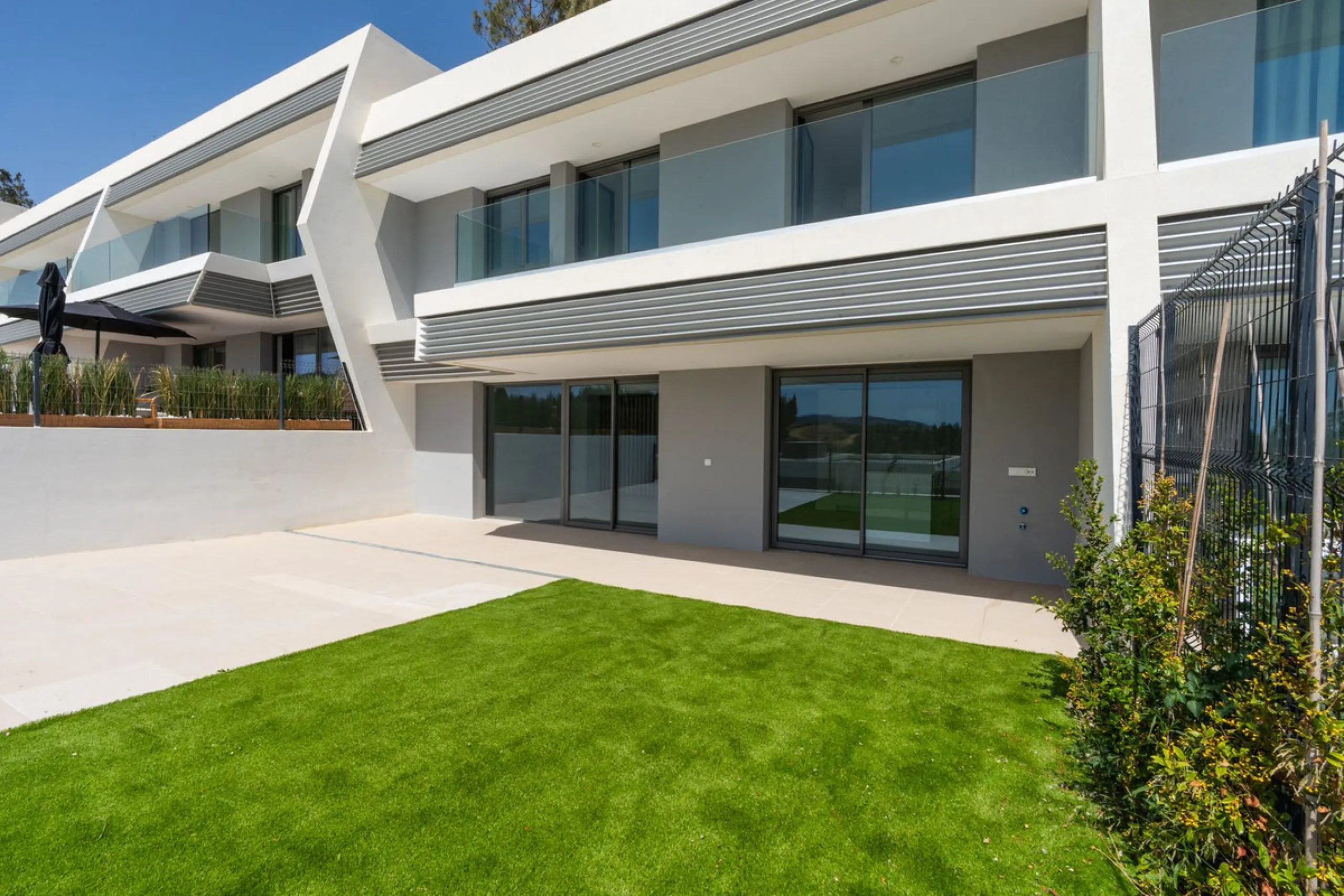 Brand new stunning 3 bedroom house in Eden Resort & Club, phase II, with panoramic sea views from every room and within walking distance of the beach. This luxury property is distributed over 3 levels featuring 3 spacious bedrooms with spectacular sea and