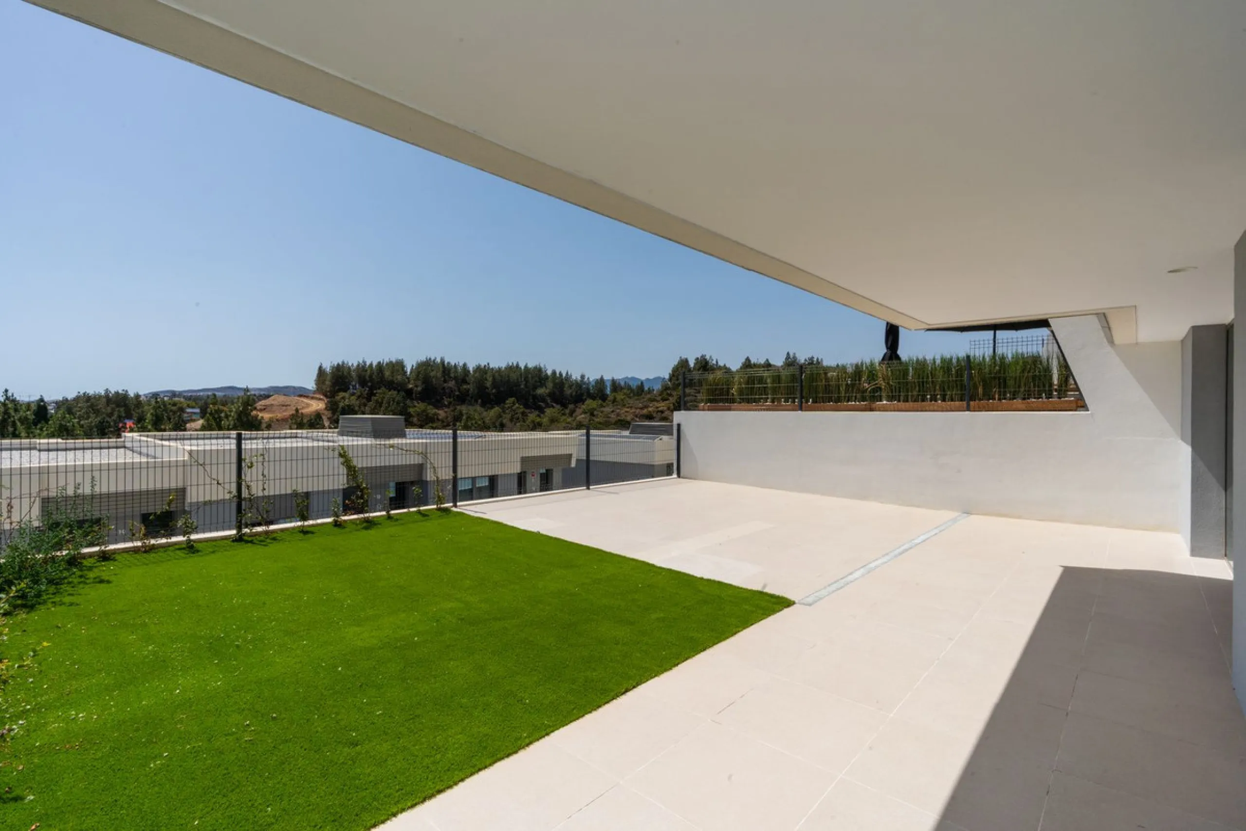 Brand new stunning 3 bedroom house in Eden Resort & Club, phase II, with panoramic sea views from every room and within walking distance of the beach. This luxury property is distributed over 3 levels featuring 3 spacious bedrooms with spectacular sea and
