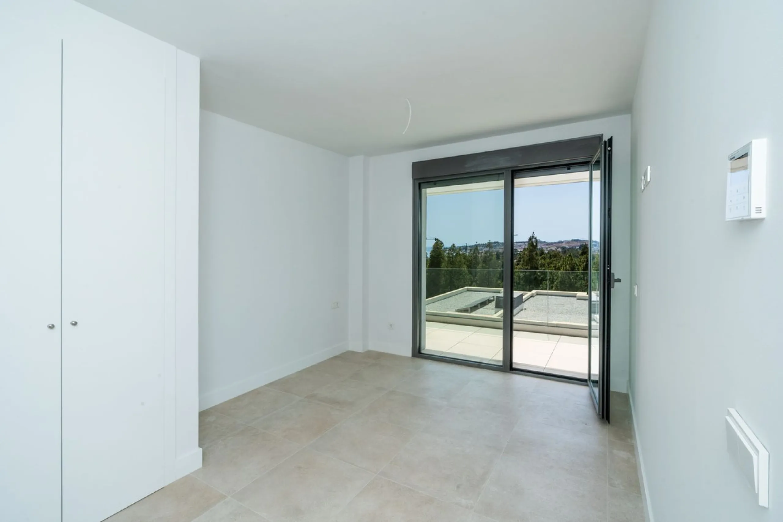 Brand new stunning 3 bedroom house in Eden Resort & Club, phase II, with panoramic sea views from every room and within walking distance of the beach. This luxury property is distributed over 3 levels featuring 3 spacious bedrooms with spectacular sea and