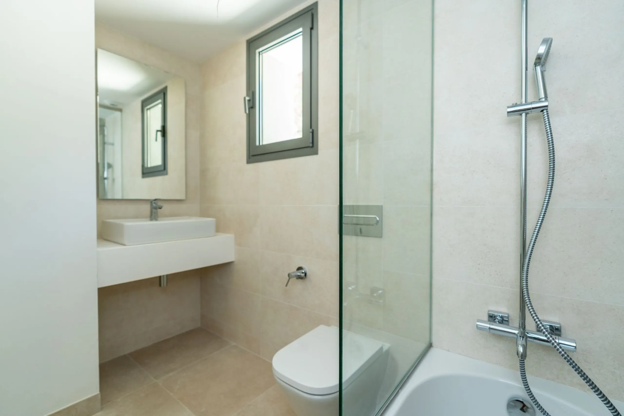Brand new stunning 3 bedroom house in Eden Resort & Club, phase II, with panoramic sea views from every room and within walking distance of the beach. This luxury property is distributed over 3 levels featuring 3 spacious bedrooms with spectacular sea and