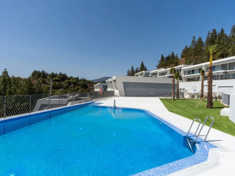 Brand new stunning 3 bedroom house in Eden Resort & Club, phase II, with panoramic sea views from every room and within walking distance of the beach. This luxury property is distributed over 3 levels featuring 3 spacious bedrooms with spectacular sea and