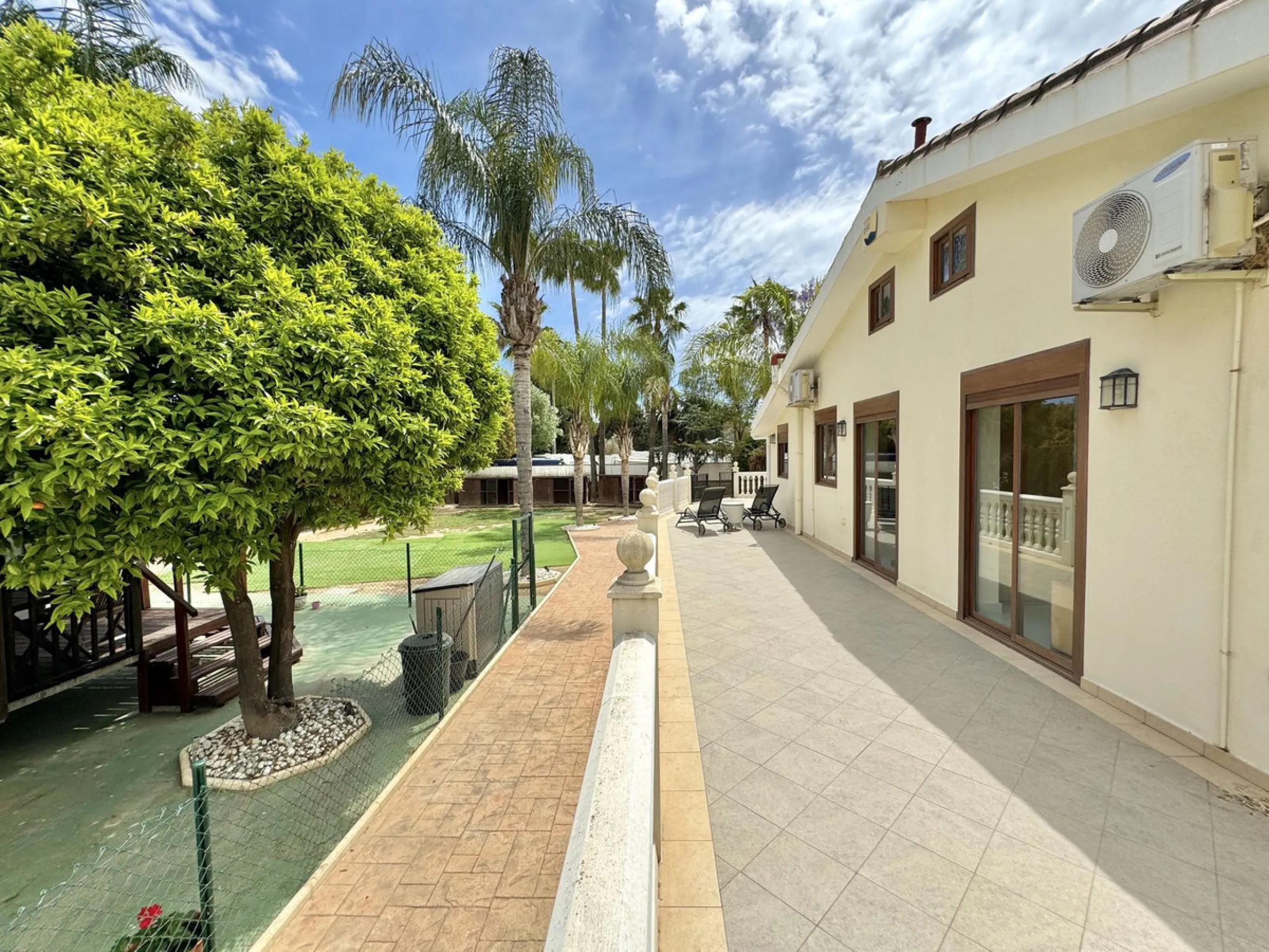Beautiful HOME & Successful BUSINESS for sale in Mijas, Costa del Sol. 3-4 bed Finca + 1 bed Static Home + 550 m2 Storage Warehouses + 23 Kennels + 15 pen Cattery & Storage area for 50+ vehicles, on a large 5839 m2 plot.