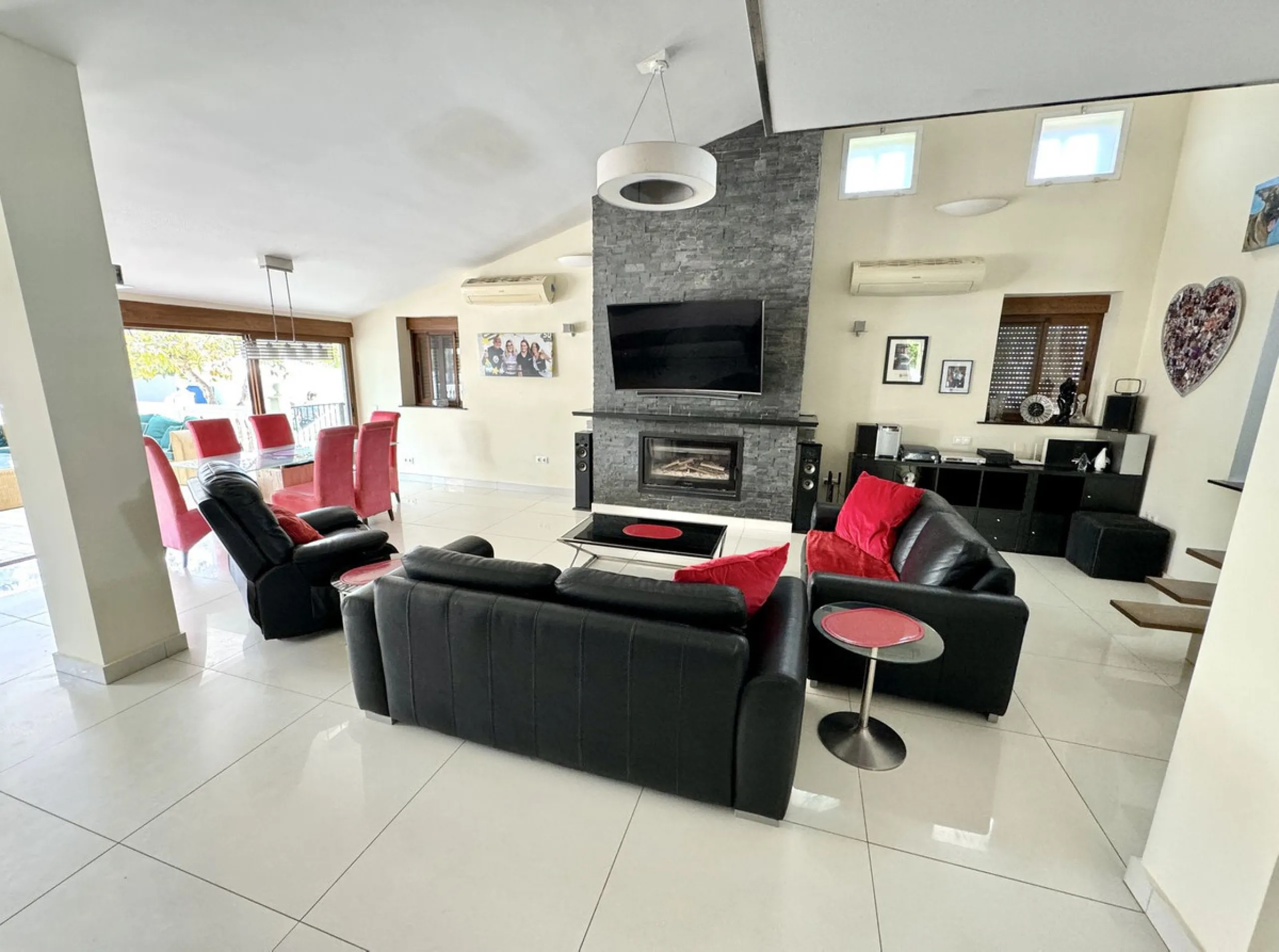 Beautiful HOME & Successful BUSINESS for sale in Mijas, Costa del Sol. 3-4 bed Finca + 1 bed Static Home + 550 m2 Storage Warehouses + 23 Kennels + 15 pen Cattery & Storage area for 50+ vehicles, on a large 5839 m2 plot.