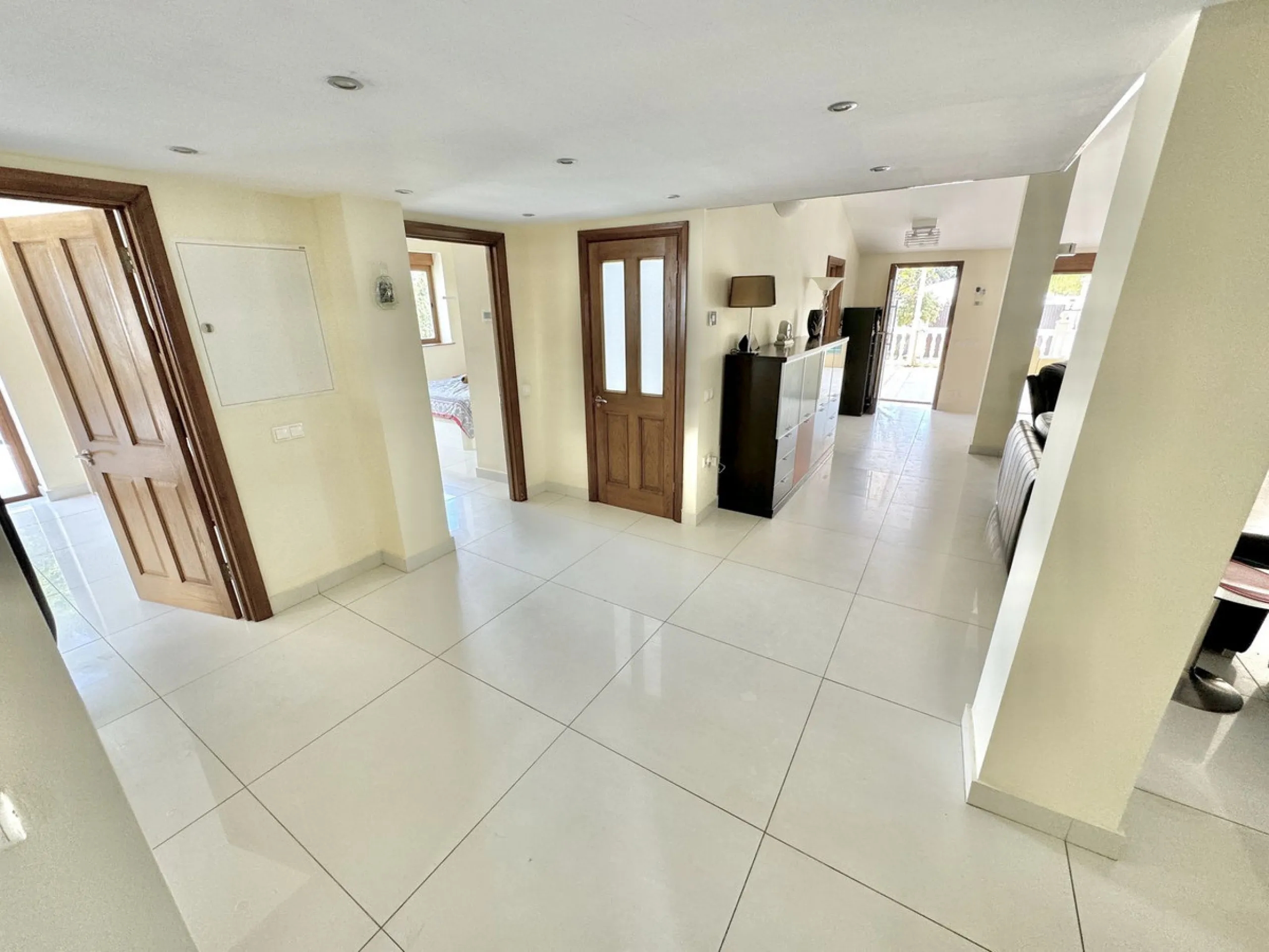 Beautiful HOME & Successful BUSINESS for sale in Mijas, Costa del Sol. 3-4 bed Finca + 1 bed Static Home + 550 m2 Storage Warehouses + 23 Kennels + 15 pen Cattery & Storage area for 50+ vehicles, on a large 5839 m2 plot.