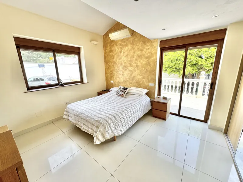 Beautiful HOME & Successful BUSINESS for sale in Mijas, Costa del Sol. 3-4 bed Finca + 1 bed Static Home + 550 m2 Storage Warehouses + 23 Kennels + 15 pen Cattery & Storage area for 50+ vehicles, on a large 5839 m2 plot.
