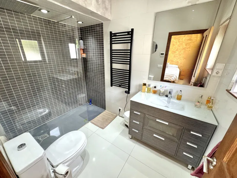 Beautiful HOME & Successful BUSINESS for sale in Mijas, Costa del Sol. 3-4 bed Finca + 1 bed Static Home + 550 m2 Storage Warehouses + 23 Kennels + 15 pen Cattery & Storage area for 50+ vehicles, on a large 5839 m2 plot.