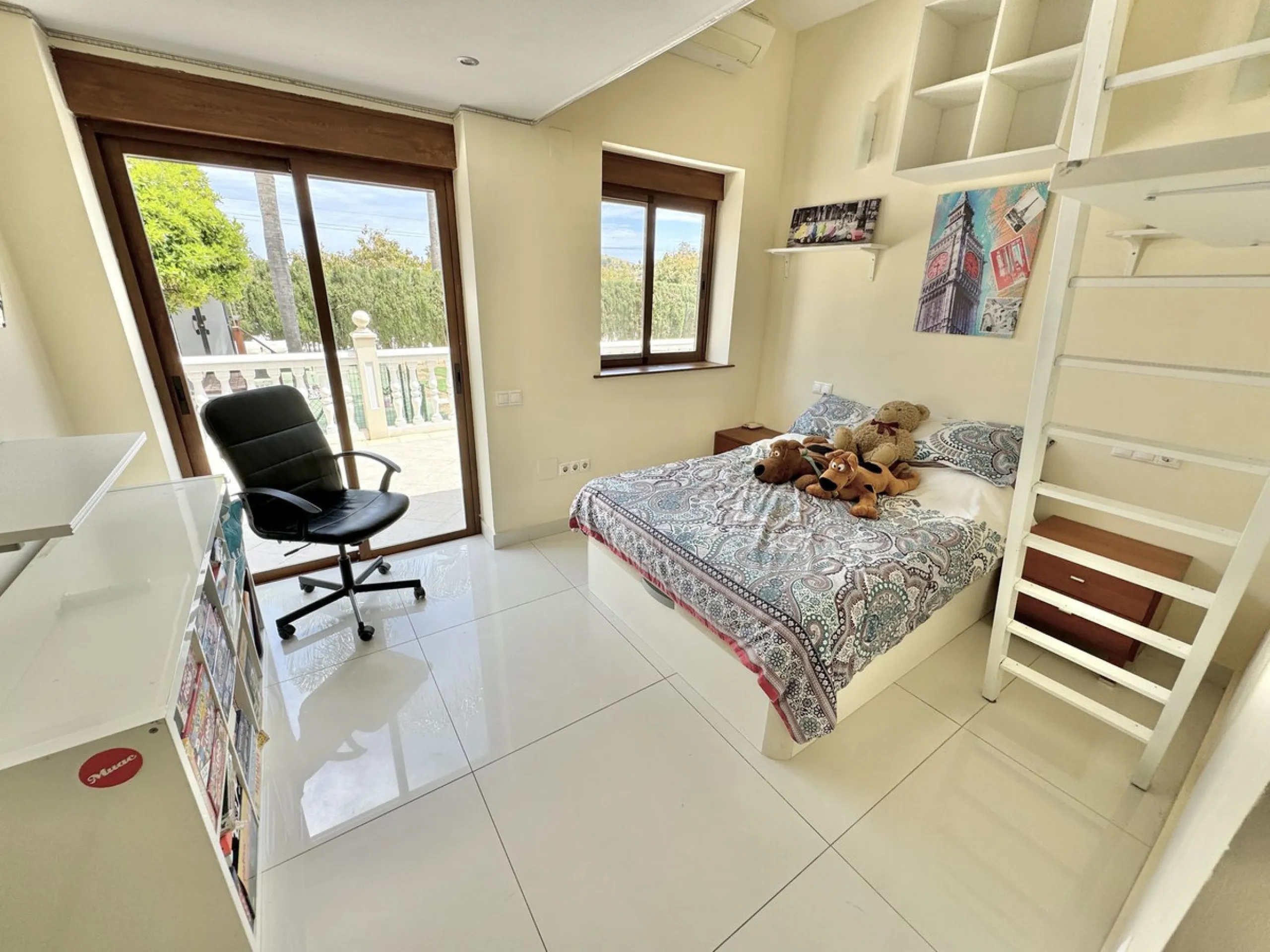 Beautiful HOME & Successful BUSINESS for sale in Mijas, Costa del Sol. 3-4 bed Finca + 1 bed Static Home + 550 m2 Storage Warehouses + 23 Kennels + 15 pen Cattery & Storage area for 50+ vehicles, on a large 5839 m2 plot.