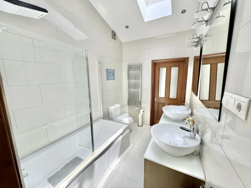 Beautiful HOME & Successful BUSINESS for sale in Mijas, Costa del Sol. 3-4 bed Finca + 1 bed Static Home + 550 m2 Storage Warehouses + 23 Kennels + 15 pen Cattery & Storage area for 50+ vehicles, on a large 5839 m2 plot.