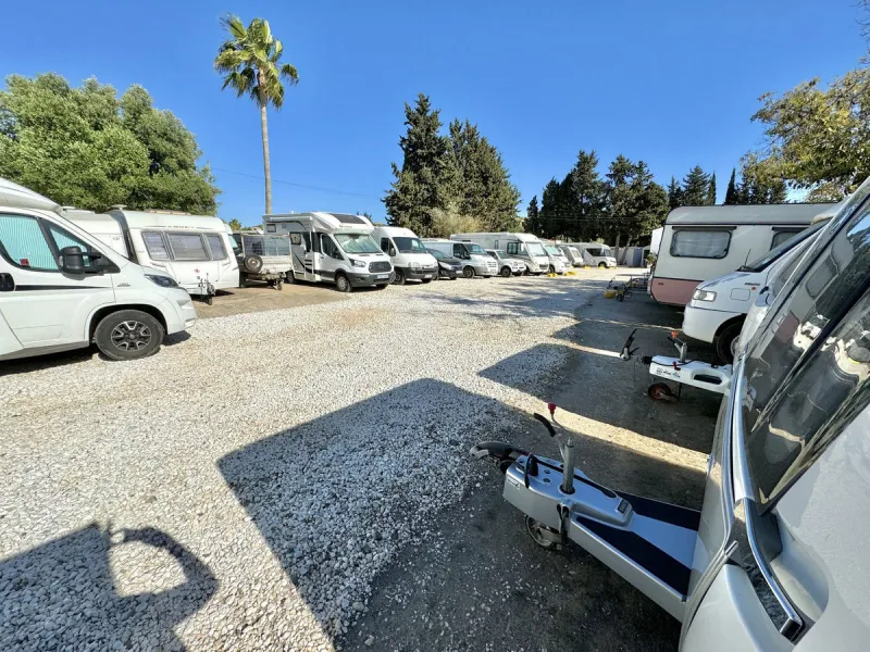 Beautiful HOME & Successful BUSINESS for sale in Mijas, Costa del Sol. 3-4 bed Finca + 1 bed Static Home + 550 m2 Storage Warehouses + 23 Kennels + 15 pen Cattery & Storage area for 50+ vehicles, on a large 5839 m2 plot.