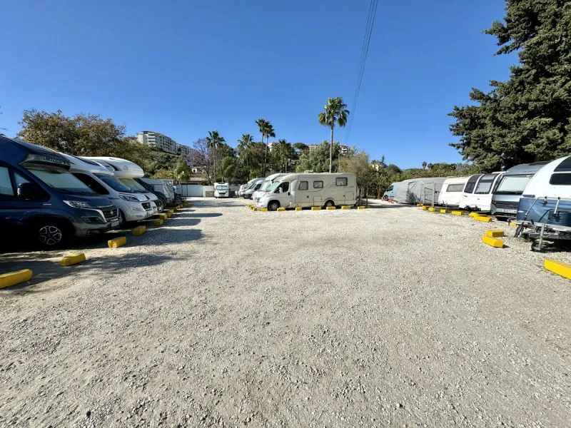 Beautiful HOME & Successful BUSINESS for sale in Mijas, Costa del Sol. 3-4 bed Finca + 1 bed Static Home + 550 m2 Storage Warehouses + 23 Kennels + 15 pen Cattery & Storage area for 50+ vehicles, on a large 5839 m2 plot.