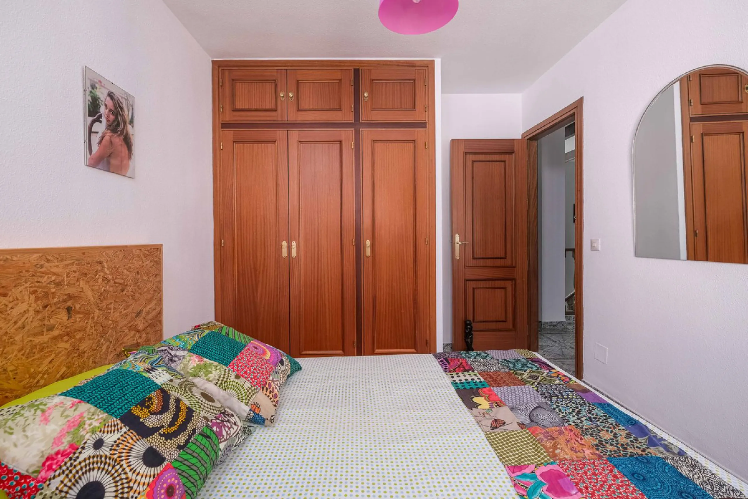 Discover your new home in the prestigious area of El Coto! We present to you this charming two-story semi-detached house, ideal for families seeking comfort and style. With 5 bedrooms and three bathrooms, you'll have the perfect space for every member of 