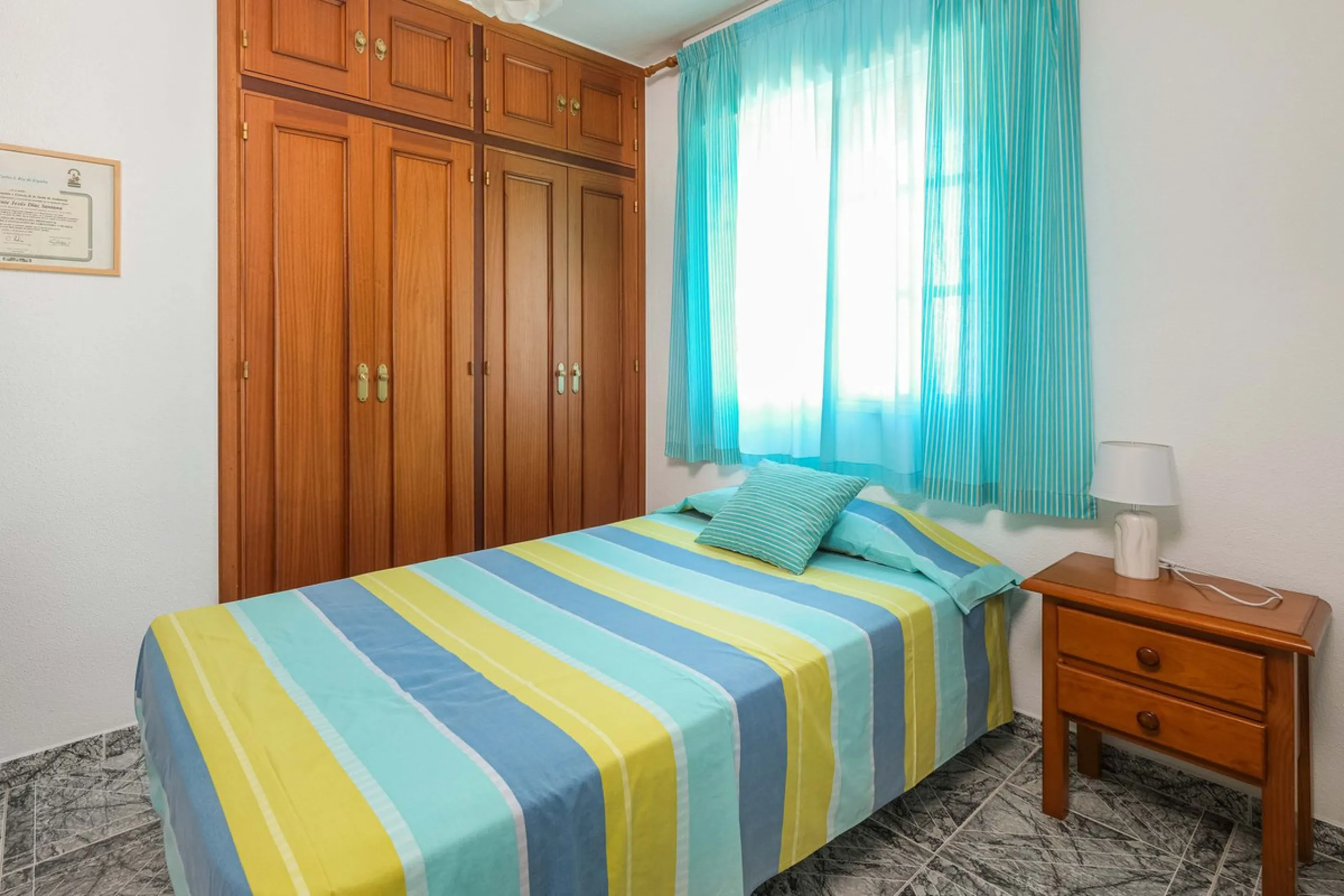Discover your new home in the prestigious area of El Coto! We present to you this charming two-story semi-detached house, ideal for families seeking comfort and style. With 5 bedrooms and three bathrooms, you'll have the perfect space for every member of 
