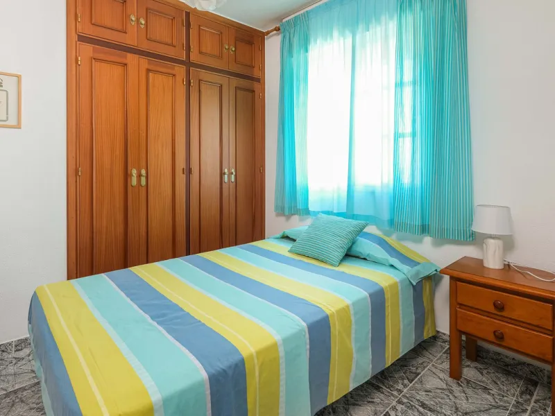 Discover your new home in the prestigious area of El Coto! We present to you this charming two-story semi-detached house, ideal for families seeking comfort and style. With 5 bedrooms and three bathrooms, you'll have the perfect space for every member of 