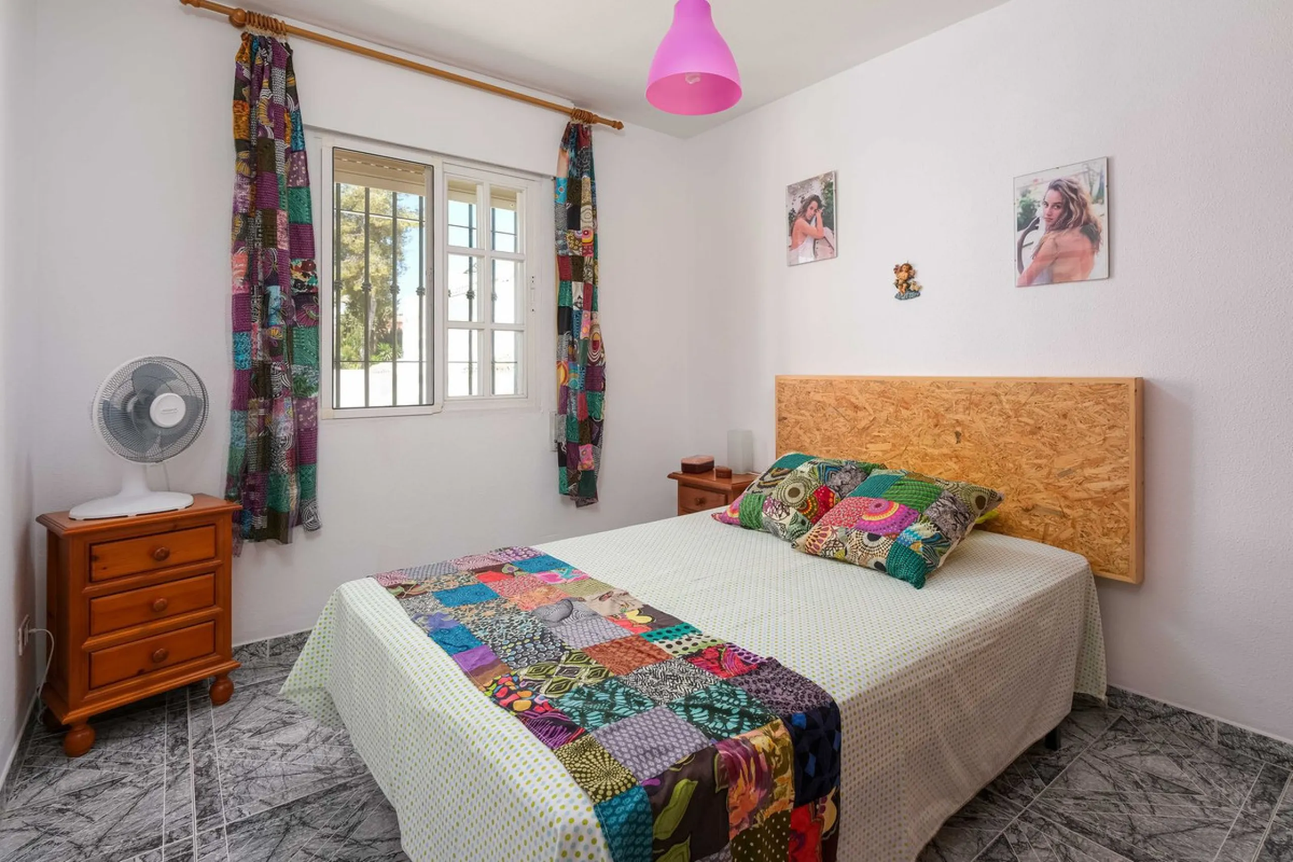 Discover your new home in the prestigious area of El Coto! We present to you this charming two-story semi-detached house, ideal for families seeking comfort and style. With 5 bedrooms and three bathrooms, you'll have the perfect space for every member of 