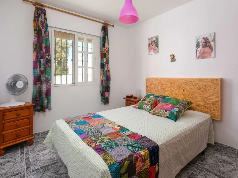 Discover your new home in the prestigious area of El Coto! We present to you this charming two-story semi-detached house, ideal for families seeking comfort and style. With 5 bedrooms and three bathrooms, you'll have the perfect space for every member of 