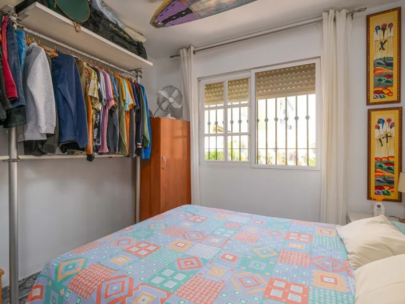 Discover your new home in the prestigious area of El Coto! We present to you this charming two-story semi-detached house, ideal for families seeking comfort and style. With 5 bedrooms and three bathrooms, you'll have the perfect space for every member of 