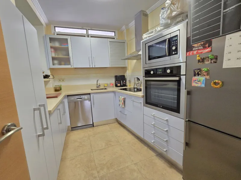 Charming townhouse situated in the heart of La Cala de Mijas, within a stone's throw from the beach. This 106m² house combines traditional Andalusian charm with all modern comforts, perfect for those looking for a comfortable home in a picturesque setting