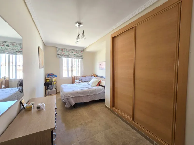 Charming townhouse situated in the heart of La Cala de Mijas, within a stone's throw from the beach. This 106m² house combines traditional Andalusian charm with all modern comforts, perfect for those looking for a comfortable home in a picturesque setting