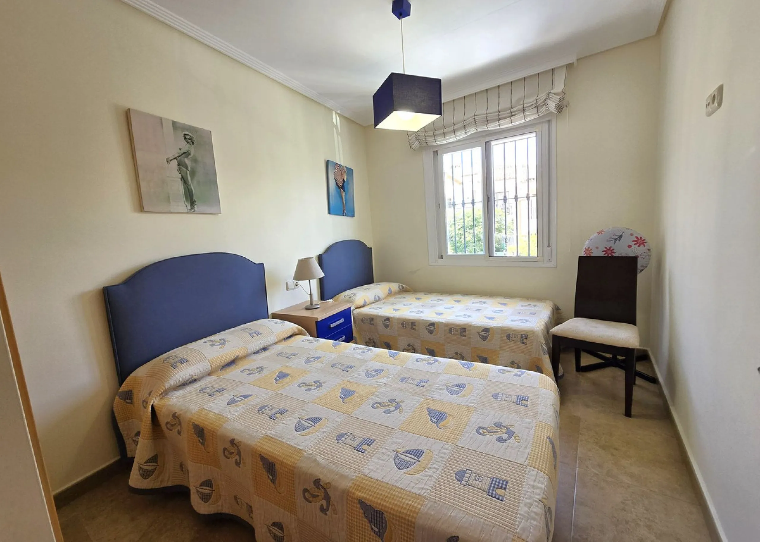 Charming townhouse situated in the heart of La Cala de Mijas, within a stone's throw from the beach. This 106m² house combines traditional Andalusian charm with all modern comforts, perfect for those looking for a comfortable home in a picturesque setting