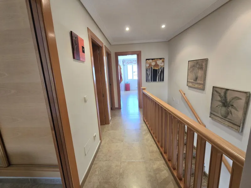 Charming townhouse situated in the heart of La Cala de Mijas, within a stone's throw from the beach. This 106m² house combines traditional Andalusian charm with all modern comforts, perfect for those looking for a comfortable home in a picturesque setting