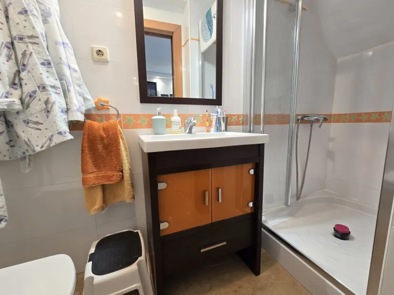 Charming townhouse situated in the heart of La Cala de Mijas, within a stone's throw from the beach. This 106m² house combines traditional Andalusian charm with all modern comforts, perfect for those looking for a comfortable home in a picturesque setting